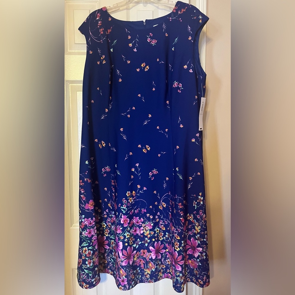 20W NWT  Maggie London!